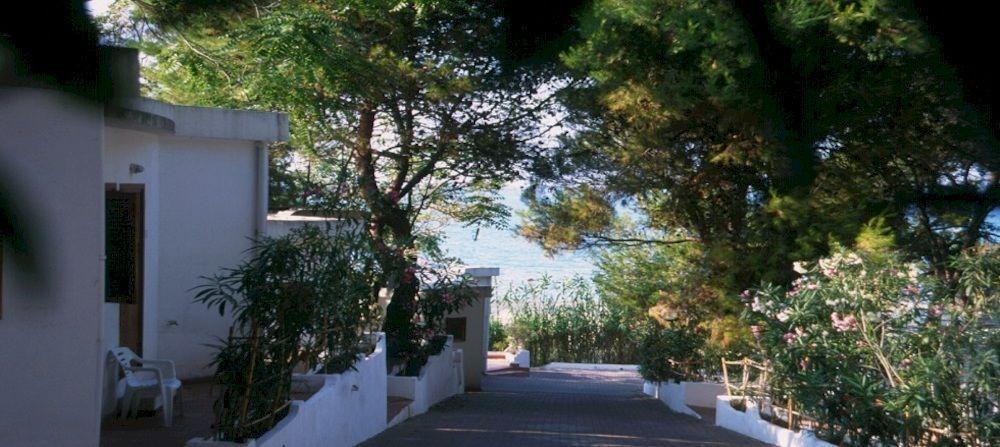 Hotel Baia Santa Barbara Rodi Garganico Exterior photo
