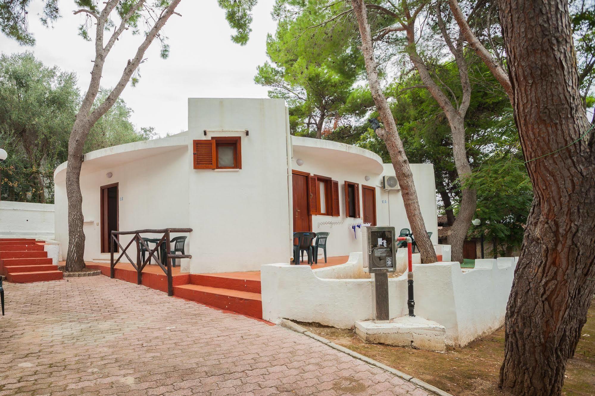 Hotel Baia Santa Barbara Rodi Garganico Exterior photo