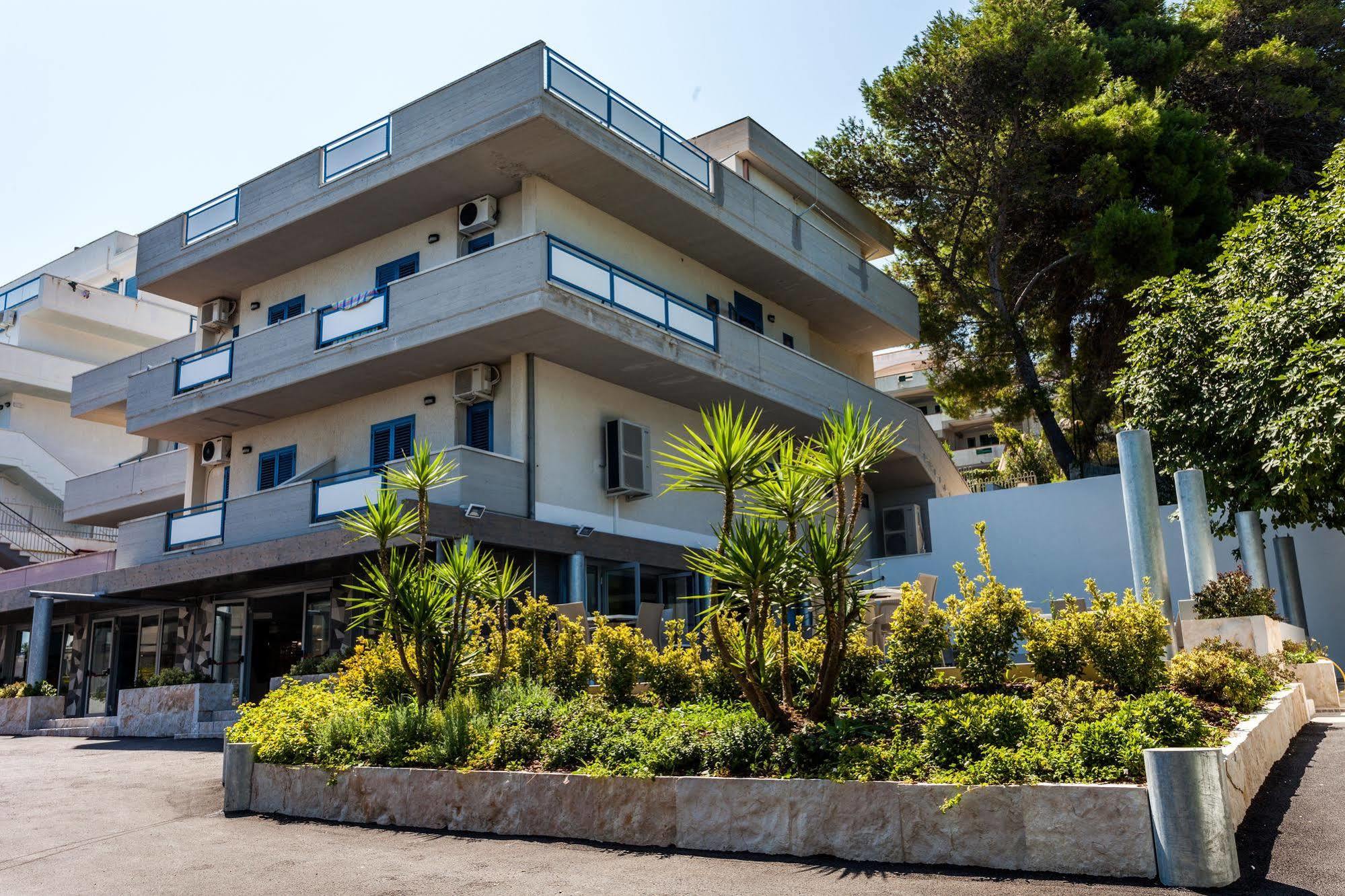 Hotel Baia Santa Barbara Rodi Garganico Exterior photo
